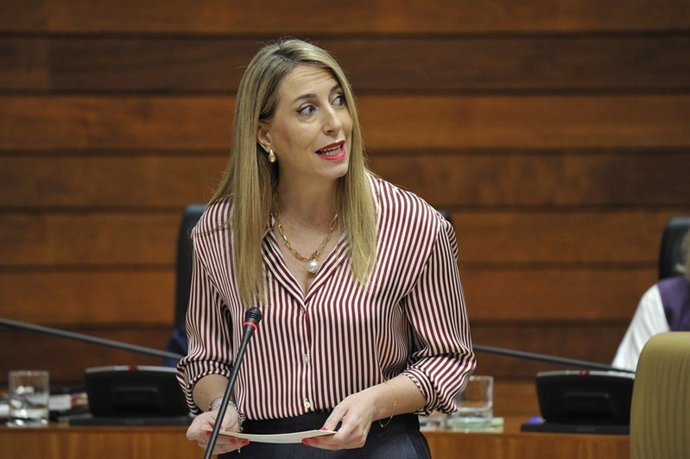 La presidenta de la Junta de Extremadura, María Guardiola, en el pleno de este jueves en la Asamblea
