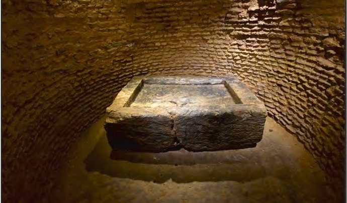 Imagen de la pileta de la cámara del 'tholos' calcolítico de Matarrubilla