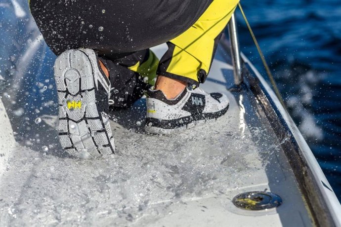 Helly Hansen mejora la seguridad a bordo del barco con la nueva zapatilla híbrida Skagen F-1 Offshore.