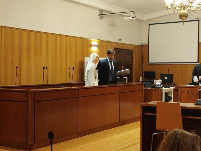 Trib.- Acusaciones mantienen 14 meses y cuatro años para una monja por apropiarse de 76.000 euros de su tía fallecida 