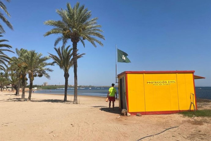 La playa de Villas Caravaning se abre al baño tras los análisis favorables de la consejería