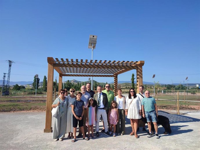 El Parque de Las Tejeras integra paseos, pasarela, juegos infantiles, tirolina, refugios de aves y esparcimiento canino