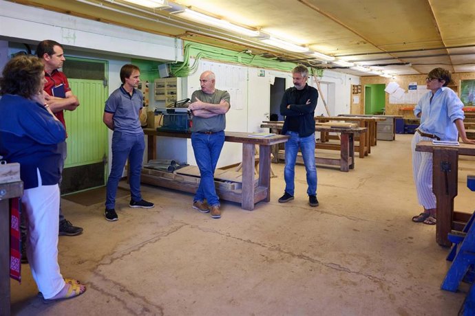 El consejero de Desarrollo Rural y Medio Ambiente del Gobierno de Navarra, José Mari Aierdi, visita en Dantxarinea (Urdazubi-Urdax) el proyecto de cooperación transfronteriza Baserriberri.