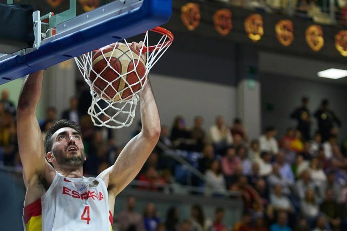 Archivo - El ala-pívot español Eric Vila, en un partido con la selección española. 