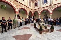 Minuto de silencio en Alcalá de Guadaíra por los dos trabajadores muertos en la obra municipal de la Casa Ibarra