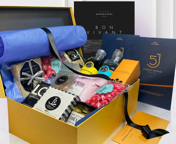 Menudos packs gourmet ha preparado Bronze & Mora para el verano.