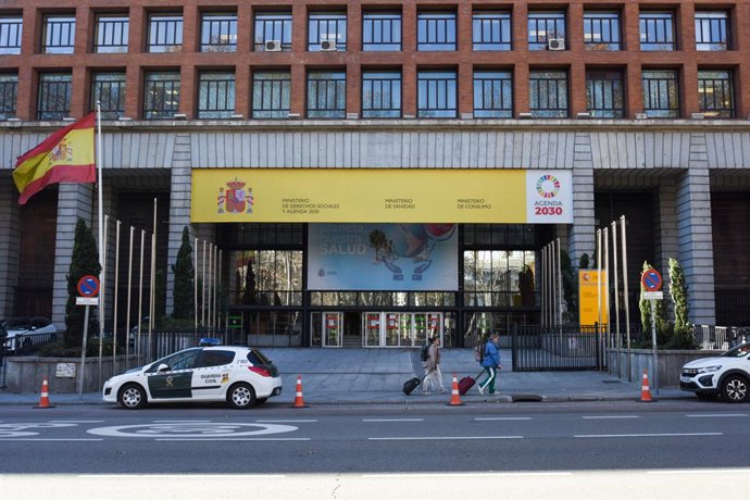 Archivo - Arquivo - Fachada da sede do Ministério da Saúde, em 5 de janeiro de 2024, em Madri (Espanha). A Casa Sindical é um edifício localizado no Paseo del Prado, em Madri. É a sede tradicional do Ministério da Saúde. Recentemente, ela também abriga o