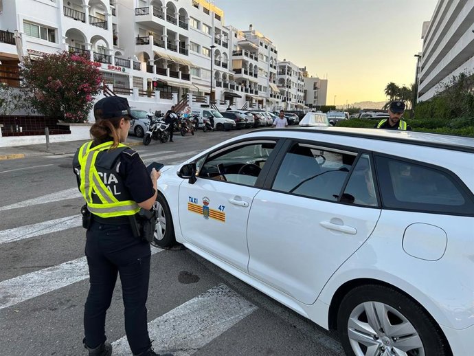 Control a un taxi en la ciudad de Ibiza
