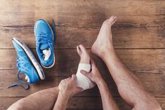 Foto: Los riesgos del deporte ocasional en verano: consejos de la SERMEF para evitar lesiones y traumatismos