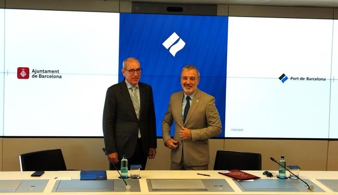 El president del Port, José Alberto Carbonell, i l'alcalde de Barcelona, Jaume Collboni