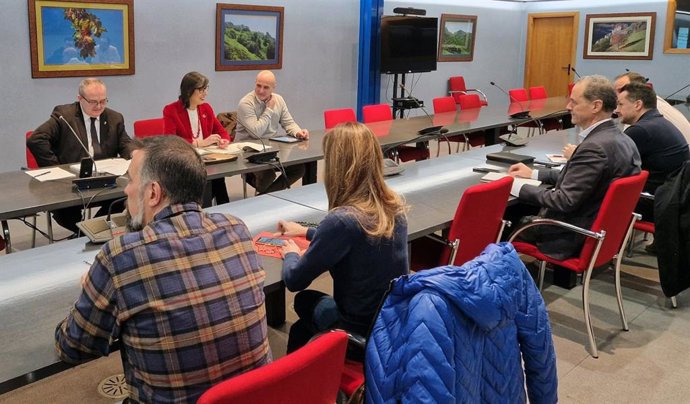 Archivo - Imagen de archivo de una de las últimas reuniones del Foro por la Industria de Asturias, presidido entonces por la exconsejera Nieves Roqueñí.