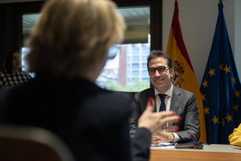 El ministro de Economía, Comercio y Empresa, Carlos Cuerpo  durante una reunión con la comisaria europea de Servicios Financieros, en la sede del Ministerio de Economía, Comercio y Empresa
