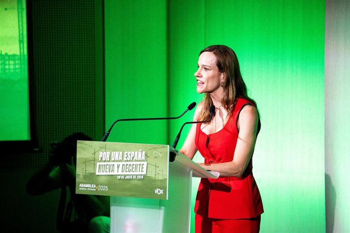 La portavoz de Vox en la Asamblea de Madrid, Isabel Pérez Moñino-Aranda, interviene durante la presentación del programa económico y de vivienda de Vox, en el Auditorio Mutua Madrileña, a 29 de junio de 2025, en Madrid (España).