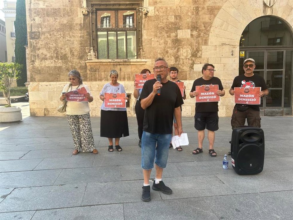 Concentración de Acord Social Valenci frente al Palau de la Generalitat ante los presupuestos de la Generalitat Valenciana 2025