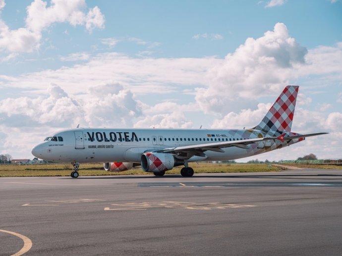 Archivo - Un avió de Volotea en una imatge d'arxiu