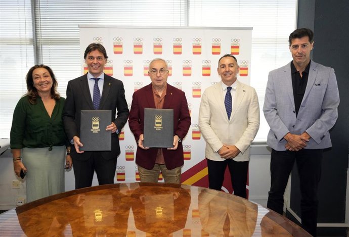 Firma del convenio entre la Pablo de Olavide y el Comité Olímpico Español.