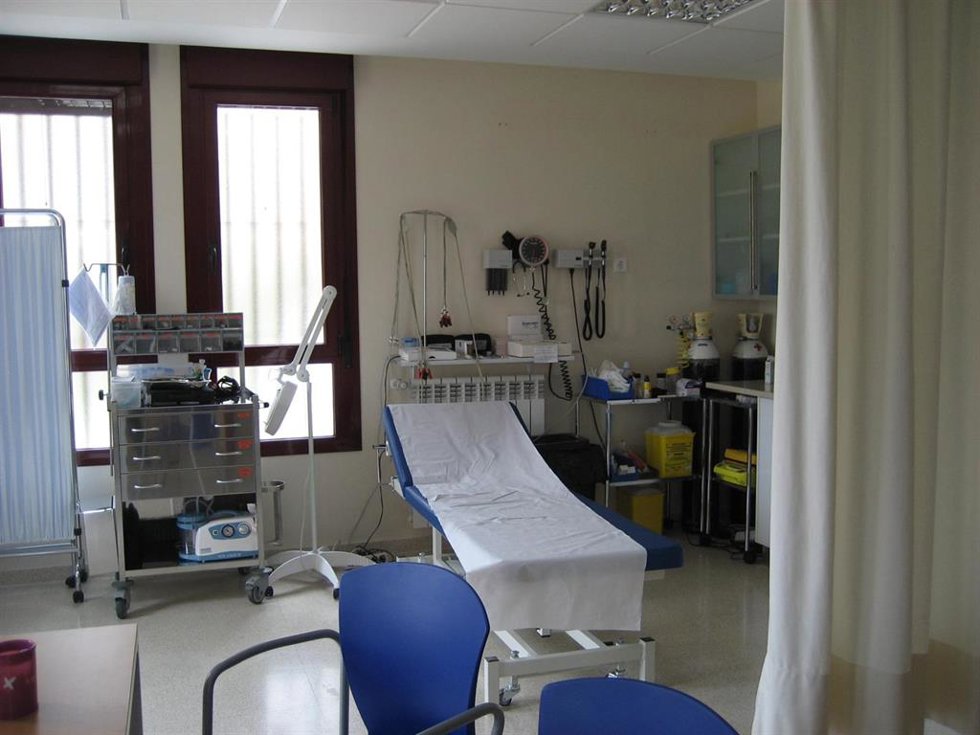 Archivo - Camilla, hospital, consulta