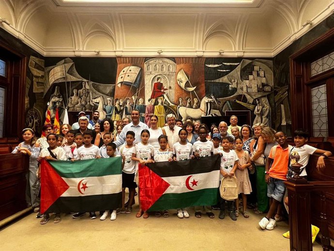 Los niños y niñas saharauis pueden disfrutar de unas semanas de convivencia, atención médica y actividades de ocio en un entorno seguro y afectivo.