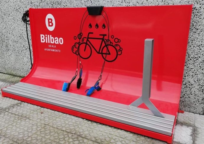 Estación de lavado de bicicletas en Bilbao.