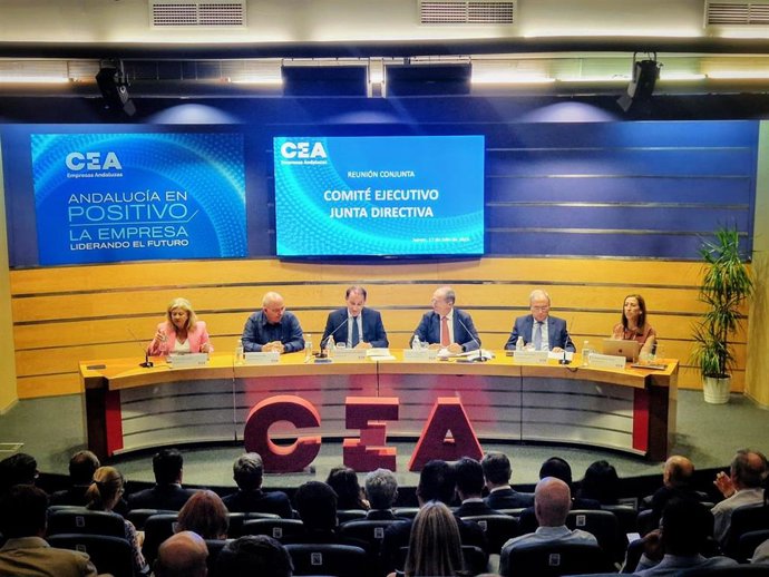 Junta directiva de la CEA.