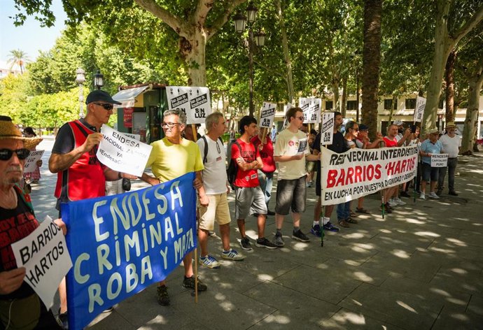 Imagen de la protesta de Barrios Hartos en la Plaza Nueva