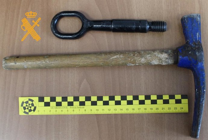 Objetos con los que ocasionaba daños a los vehículos.