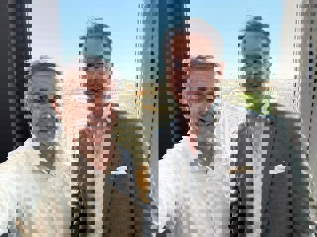 El director de Canal 33 TV y Radio Intercontinental Madrid, Enrique Riobóo, con el presidente de la Academia Española de la Radio y director de Radio España, Jorge Álvarez