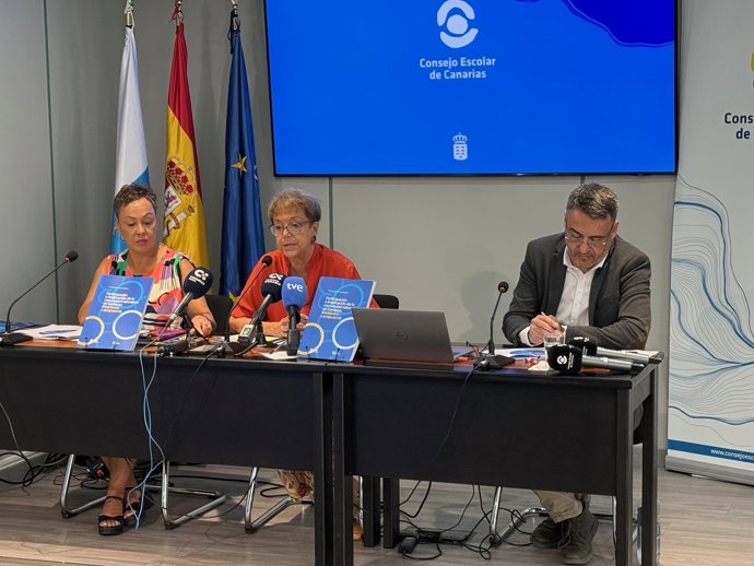 Rueda de prensa para presentar el informe del Consejo Escolar de Canarias