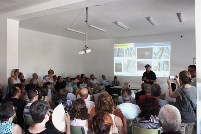 La CHS presenta a los vecinos de Letur las alternativas de actuaciones para minimizar el riesgo de inundación en el municipio.