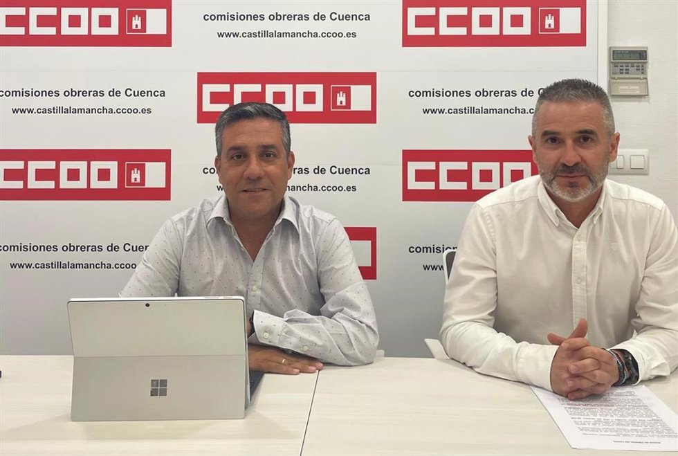 El secretario general de CCOO CLM, Javier Ortega, y el secretario general del sindicato en la provincia Carlos Hortelano.