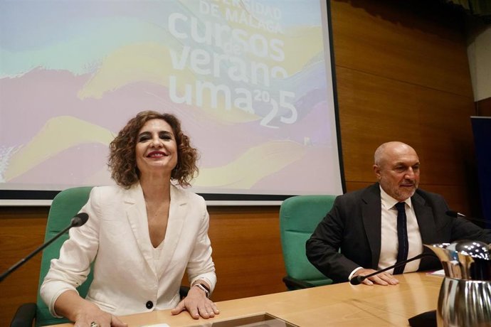 La vicepresidenta primera del Gobierno y ministra de Hacienda, María Jesús Montero, durante los Cursos de Verano de la Universidad.