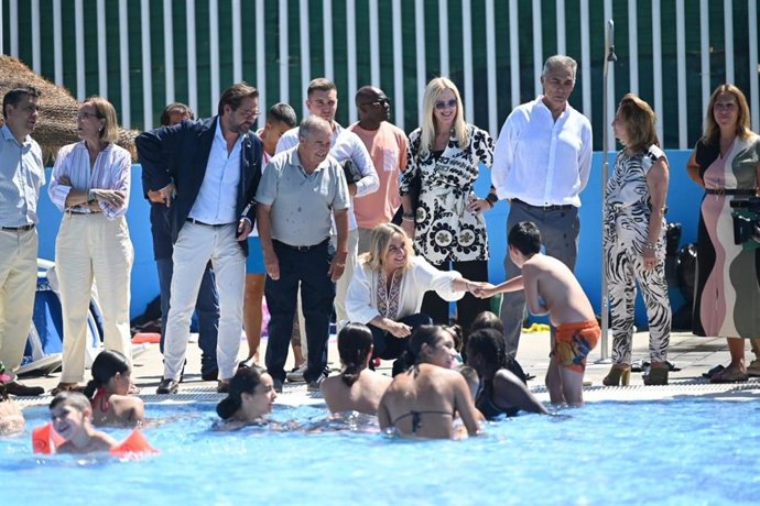 La alcaldesa de Granada, Marifrán Carazo, ha participado en la visita de Ayuntamiento y Junta a la Escuela de Verano Norte