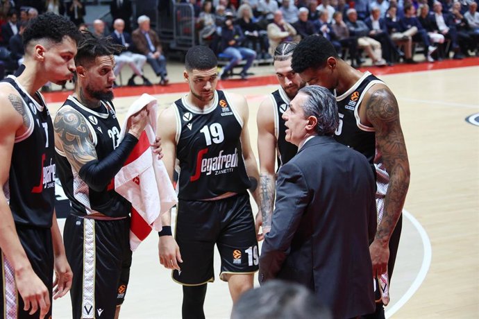 Archivo - Sergio Scariolo head coach of Segafredo Virtus Bologna during the Turkish Airlines Euroleague basketball match between Segafredo Virtus Bologna and Valencia Basket Club