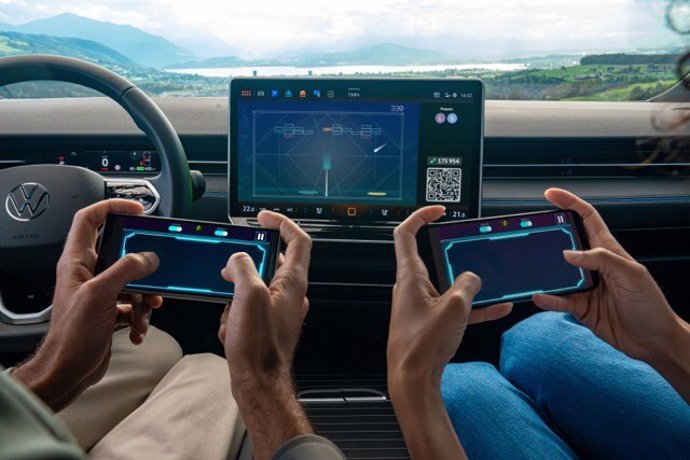 Game Breakout: Recharged played inside a Volkswagen car through the AirConsole platform