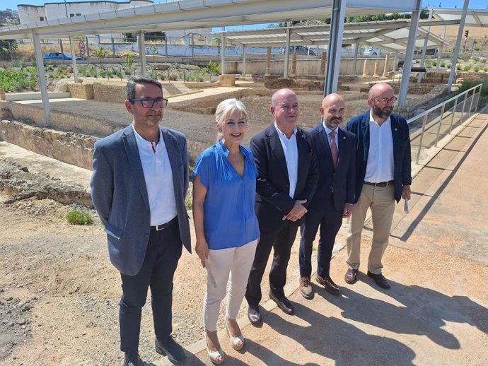 El alcalde Manuel Barón; la consejera de Cultura de la Junta, Patricia del Pozo; el subdelegado del Gobierno de España en Málaga, Javier Salas; el delegado territorial de Cultura, Carlos García; y el vicepresidente de la Diputación y edil, Juan Rosas.