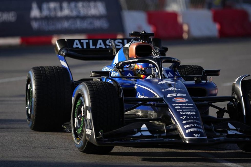 Archivo - Carlos Sainz in action during an exhibition with Williams at the future Madring F1 circuit on June 07, 2025 in Madrid, Spain.