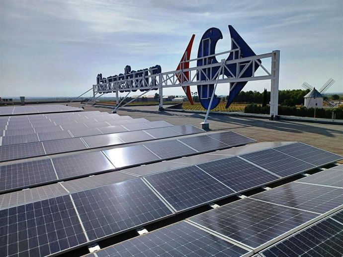 Carrefour impulsa el autoconsumo energético de sus hipermercados y prevé cerrar el año con casi 190 instalaciones solares en España.