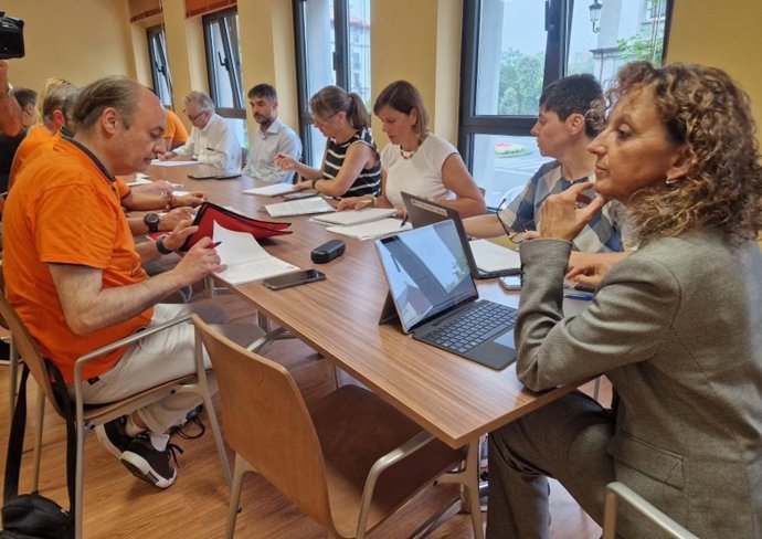 Educación abre la mesa de negociación de la enseñanza concertada y plantea mejoras económicas y de recursos.