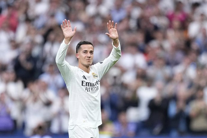Archivo - Lucas Vazquez of Real Madrid leaves the pitch during the Spanish League, LaLiga EA Sports, football match played between Real Madrid and Real Sociedad on May 24, 2025, in Madrid, Spain.