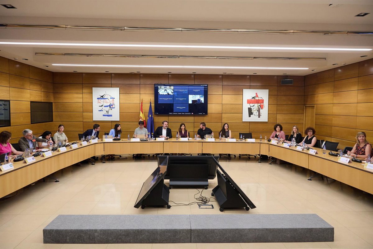 CCAA presentes en la reunión con Rego afean al PP su plante e  insolidaridad  con los menores migrantes solos