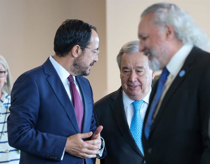 El presidente de Chipre, Nikos Christodoulides, y el secretario general de Naciones Unidas, António Guterres
