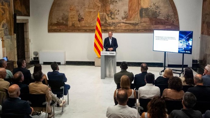 El conseller Berni Álvarez presenta el plan de actualización de instalaciones deportivas