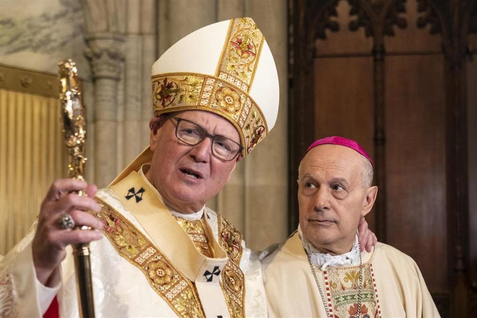 Archivo - Cardenal Timothy Dolan y el arzobispo Gabriele Caccia, observador permanente de la Santa Sede ante la ONU.