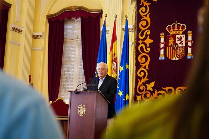 El presidente de la Ciudad Autónoma de Melilla, Juan José Imbroda, conmemora los 25 años de su llegada al cargo.