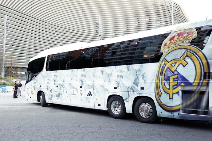 Archivo - General view of the Real Madrid bus arriving at the stadium during the UEFA Champions League 2024/25 League Phase MD1 match between Real Madrid CF and VfB Stuttgart at Estadio Santiago Bernabeu on September 17, 2024 in Madrid, Spain.