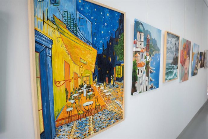 Trabajos de la Academia de Artes 'Artepintura' de Almería expuestos en la Sala Jayrán del Centro de Interpretación Patrimonial.