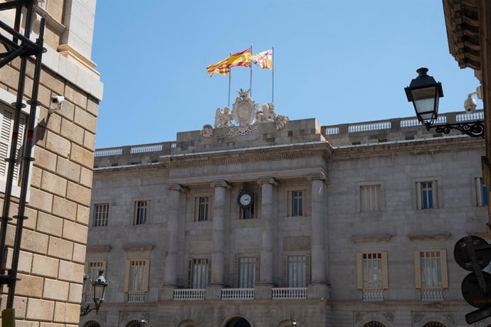 Archivo - Imatge d'arxiu - Edifici de l'Ajuntament de Barcelona, a 1 d'agost de 2023, a Barcelona, Catalunya (Espanya).