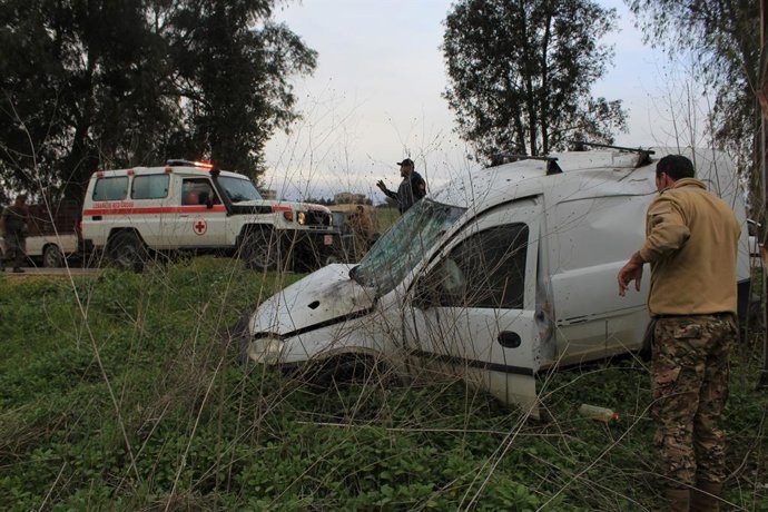 Archivo - DARDARA, April 8, 2025  -- A car (R) damaged in an Israeli drone strike is seen in Dardara, Lebanon, April 7, 2025.   Three people were killed on Monday in two Israeli drone strikes on southern Lebanon, according to Lebanese sources.   In one st