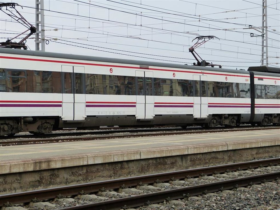 Archivo - Imagen de archivo de un tren de Rodalies