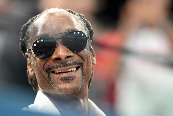 Archivo - 28 July 2024, France, Paris: Rapper Snoop Dogg is pictured in the stands during the qualifications of the women's artistic gymnastics at the Bercy Arena, as part of the Paris 2024 Olympic Games. Photo: Marijan Murat/dpa